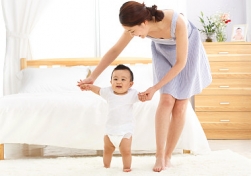 南寧月嫂公司：生了孩子請月嫂還是請婆婆來照顧，這四點是關鍵！