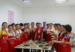 南寧月嫂娘子軍家政致：愛美的寶媽們，春節(jié)不增重你得這樣吃哦！